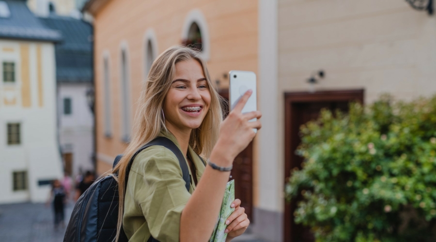 women travelling with braces